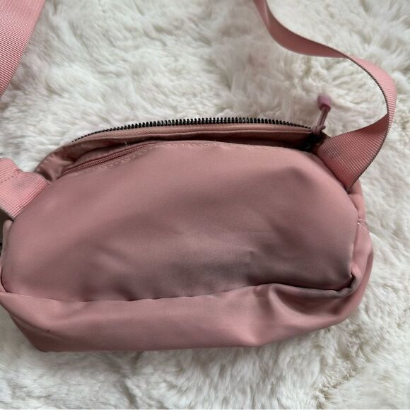 Lululemon pink Fanny pack / belt bag - Picture 8 of 16